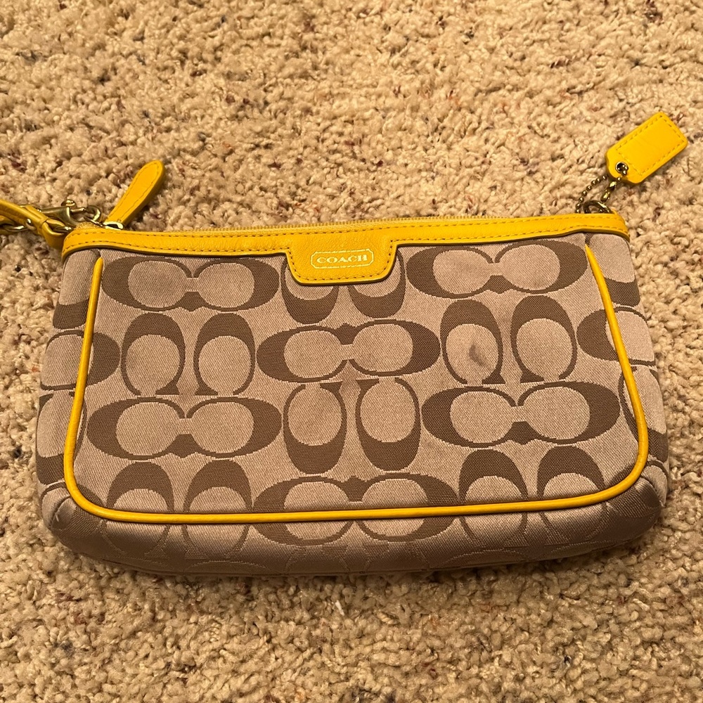 Coach wristlet! Great condition.